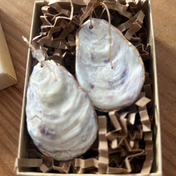 Unique artisan design she'll earrings w/ gold edges and leapard painting - Picture 3 of 3